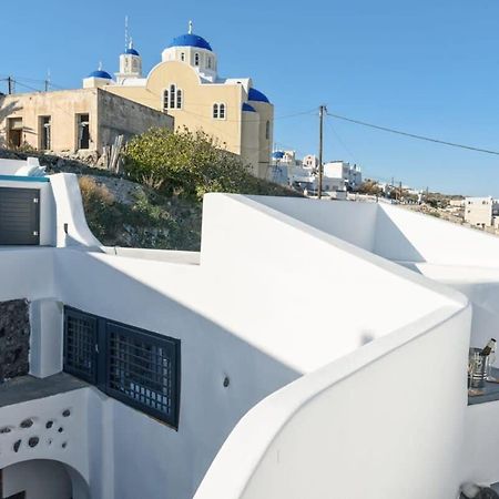 Santorini Traditional Apt With Private Hot Tub Apartment Fira  Bagian luar foto