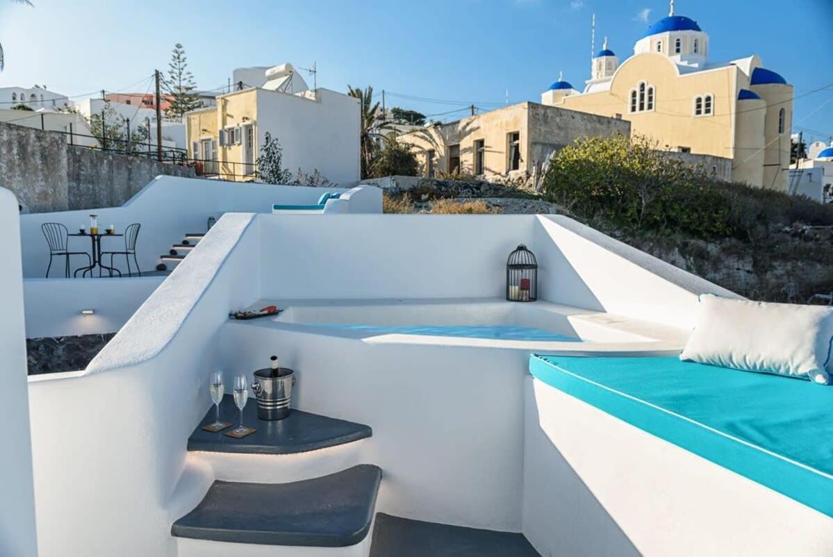 Santorini Traditional Apt With Private Hot Tub Apartment Fira  Bagian luar foto