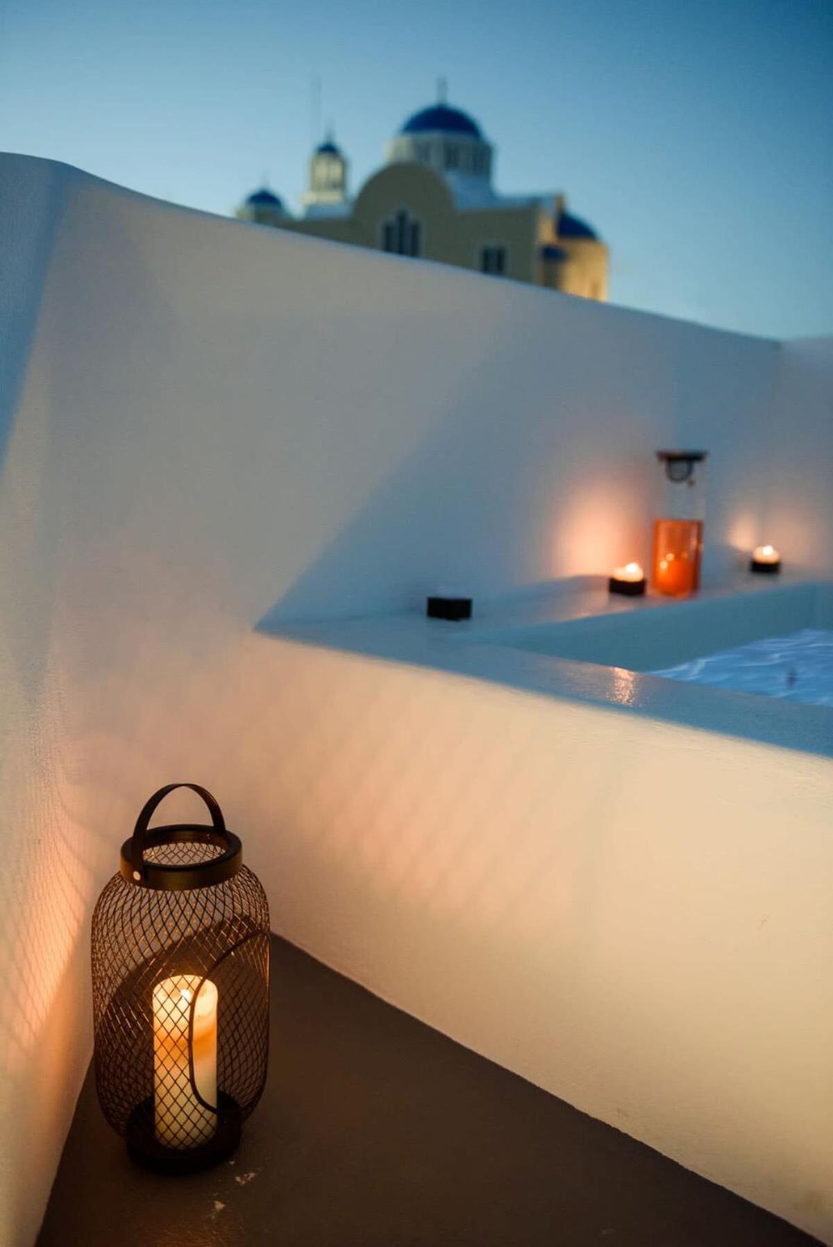 Santorini Traditional Apt With Private Hot Tub Apartment Fira  Bagian luar foto