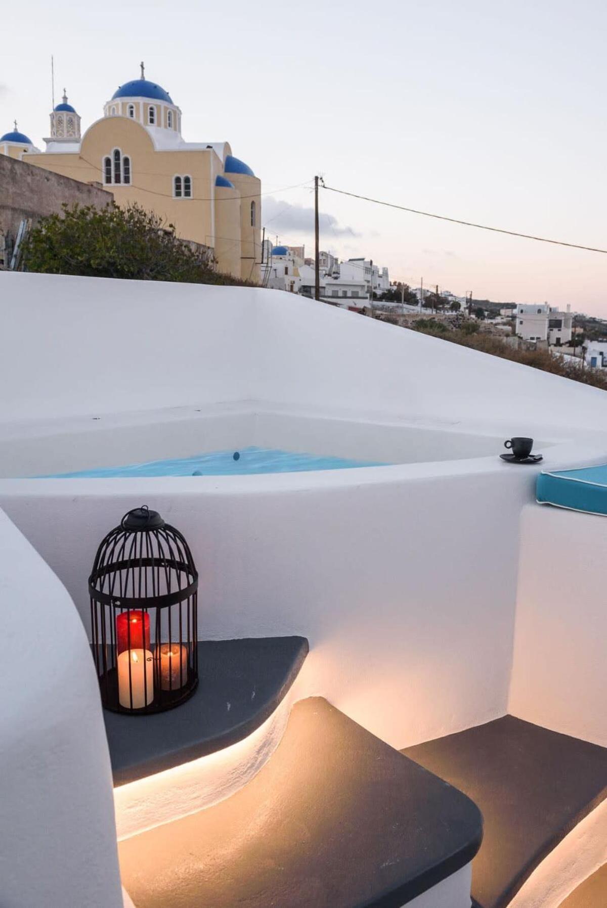 Santorini Traditional Apt With Private Hot Tub Apartment Fira  Bagian luar foto